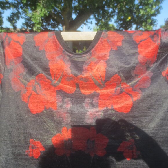 Guess Los Angeles Men's Sexy Sheer Red Rose Black Polyester T-Shirt - Size Large - Picture 9 of 13